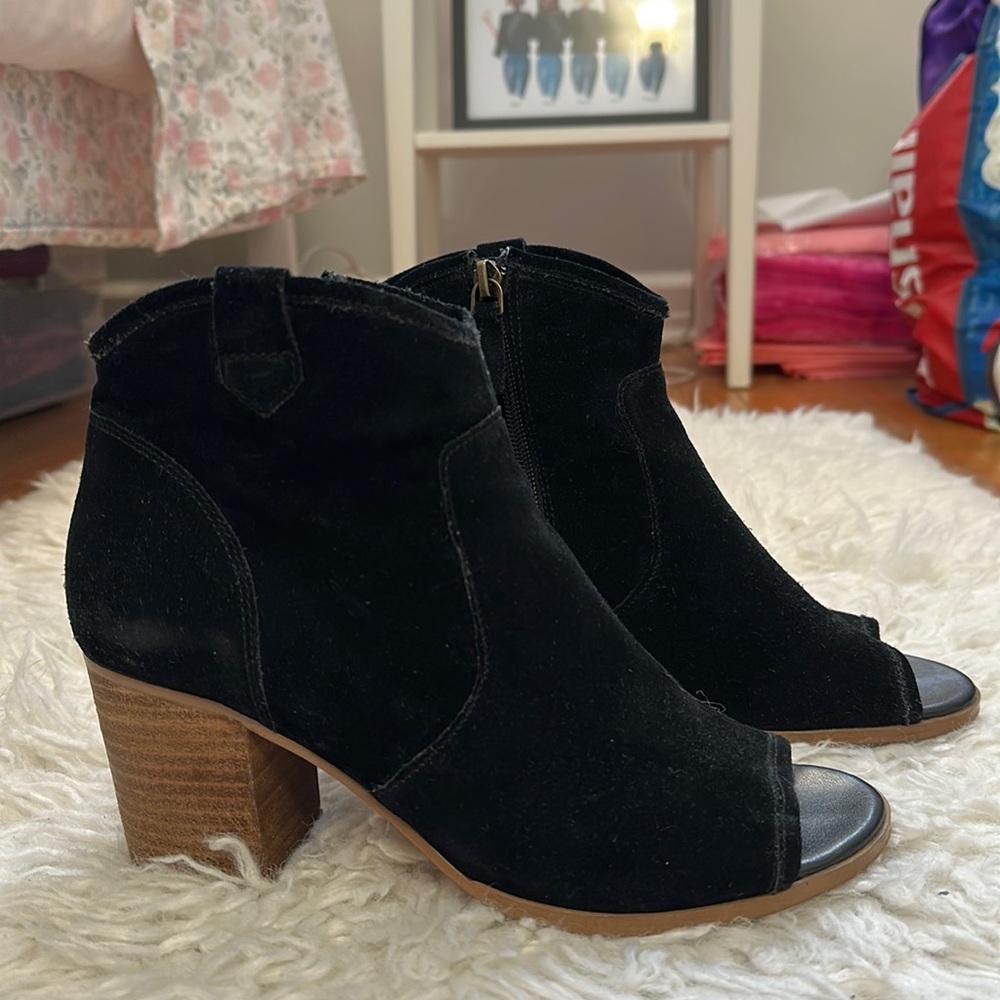 Crown Vintage Western Booties in Black Size 7